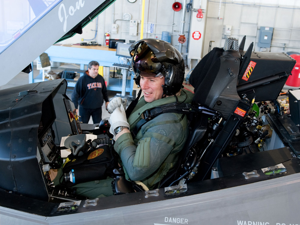 The North Spin - News: First U.S. Marine Pilots Lockheed Martin F-35